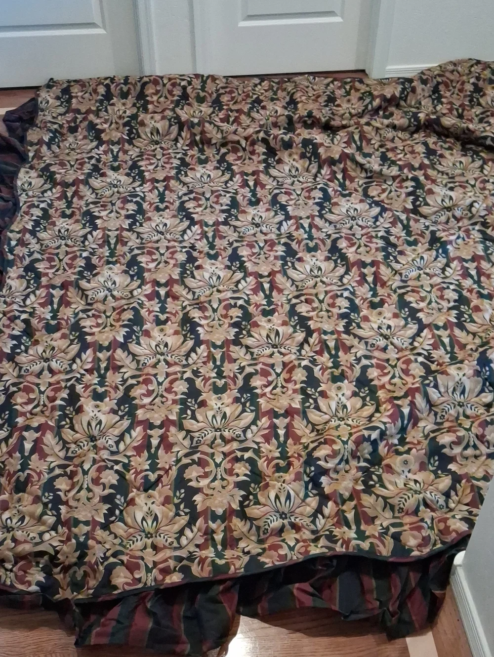 Ornate Floral Damask Queen Bedspread - Multicolor